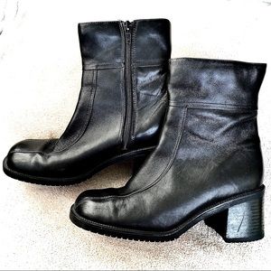 Transit Black Leather Booties Block Heel Side Zipper Size 7 Women